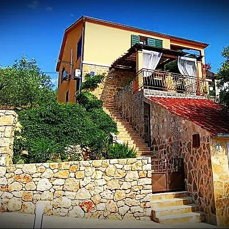 Merlo & Skancija Dol (Hvar)