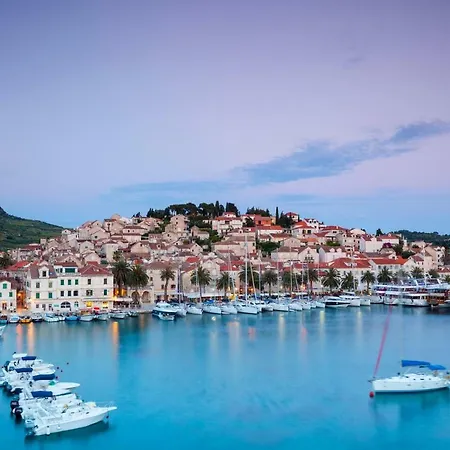 Apartment Merlo & Skancija Dol (Hvar)
